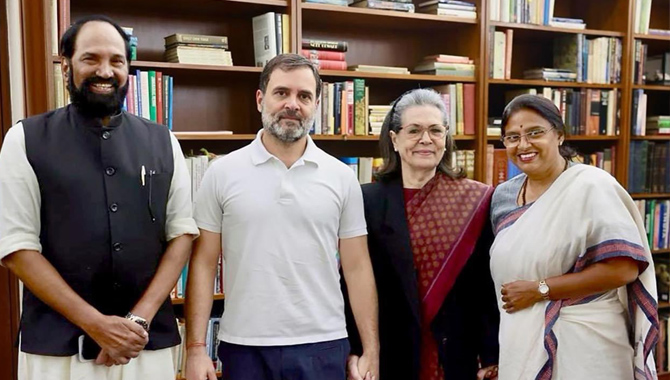 ఎంపీ పదవికి ఉత్తమ్ రాజీనామా