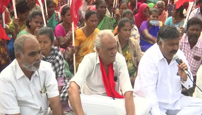 ముఖ్యమంత్రి కాకముందు పాదయాత్ర చేసిన జగన్… సీఎం అయ్యాక