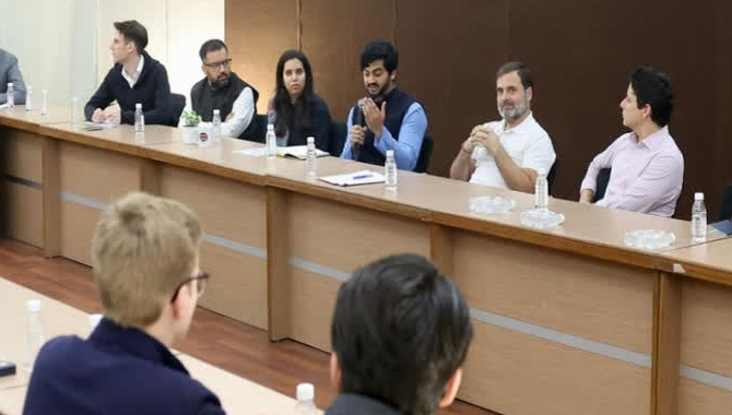 హార్వర్డ్ విశ్వవిద్యాలయ విద్యార్థులతో రాహుల్ గాంధీ భేటీ