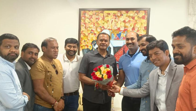 మంత్రి కోమటిరెడ్డిని కలిసిన టీటిఎ నాయకులు