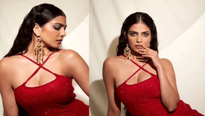 రెడ్ డ్రెస్‌లో మ‌తి పోగొడుతున్న మాళ‌విక‌