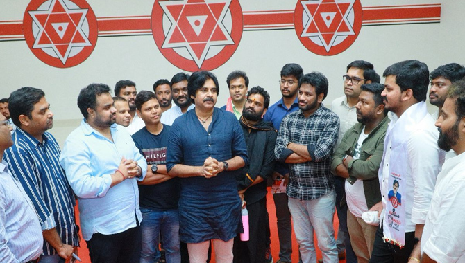 ఎన్నారైల సేవలు జనసేన ఎప్పటికీ మరిచిపోదు : పవన్ కల్యాణ్