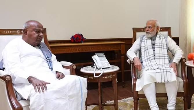 ప్రధాని మోదీతో మాజీ ప్రధాని దేవెగౌడ భేటీ