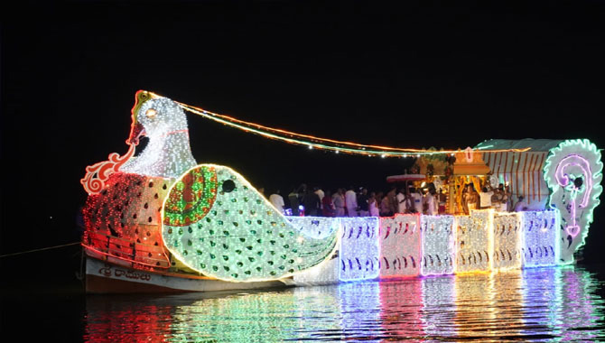 వైభవంగా భద్రాద్రి రాములోరి తెప్పోత్సవం