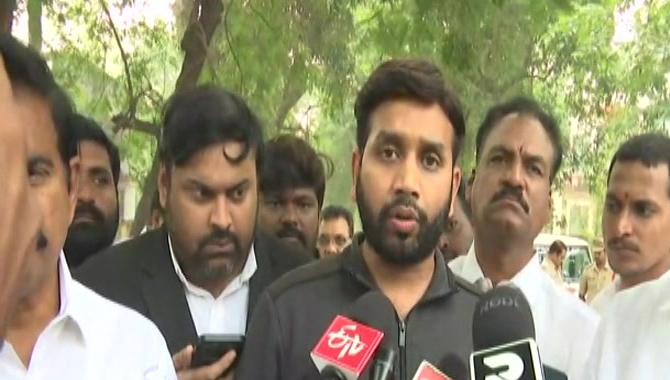 అక్రమ కేసులకు భయపడం.. పోరాటం కొనసాగిస్తాం