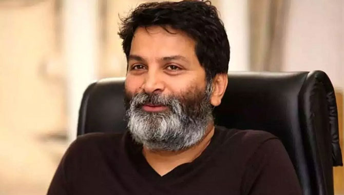 రాత్రింబ‌వ‌ళ్ళు క‌ష్టప‌డుతున్న త్రివిక్రమ్