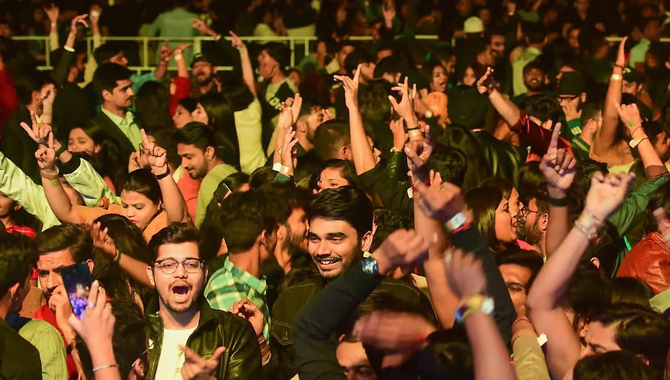 నూతన సంవత్సర వేడుకలపై.. పోలీసులు ఆంక్షలు