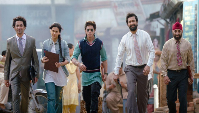 Dunki fervor now reaches Paris – Eiffel Tower and Arc De Triomphe!