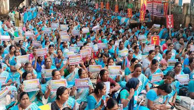 అంగన్వాడీలపై ఎస్మా ప్రయోగించిన ఏపీ ప్రభుత్వం