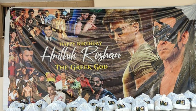 ఘనంగా బాలీవుడ్ హీరో హృతిక్ రోషన్ పుట్టినరోజు వేడుకలు !!!