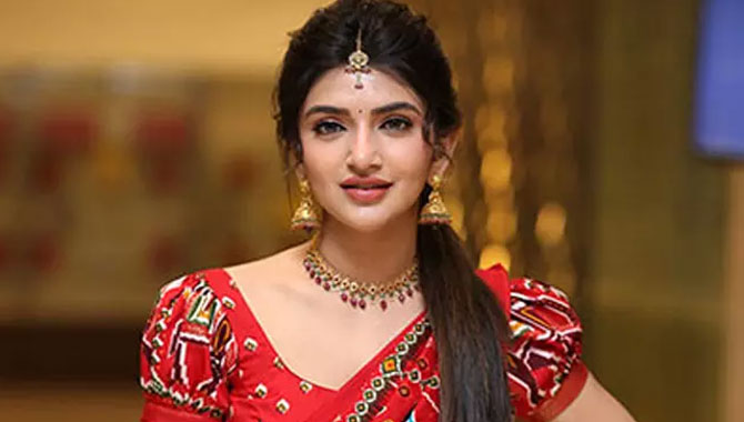 అలాంటివి చేయ‌నంటున్న‌ శ్రీలీల