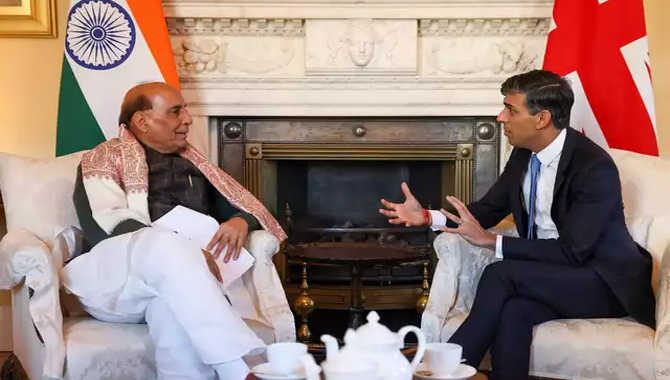 సునాక్ తో రాజ్‌నాథ్‌ సింగ్ భేటీ.. భారత్, బ్రిటన్ సంబంధాలపై