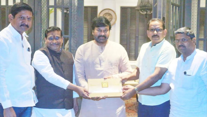 మెగాస్టార్ చిరంజీవి, రాంచరణ్ కి అందిన రామ విగ్రహ ప్రతిష్టాపన ఆహ్వానం    