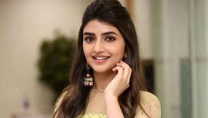 డ్యాన్సుల‌తో ఎన్నాళ్లు నెట్టుకొస్తావు శ్రీలీలా?