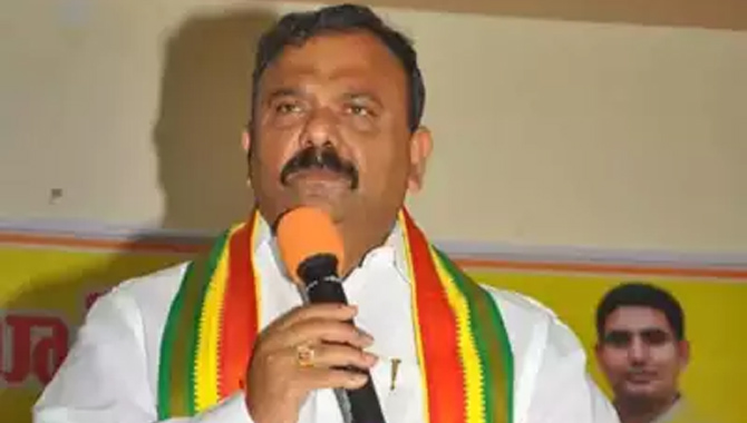 ప్రజా సంక్షేమం పట్టని వ్యక్తి ముఖ్యమంత్రా? : యరపతినేని