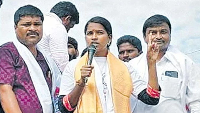 లోక్ సభ బరిలోనూ బర్రెలక్క!