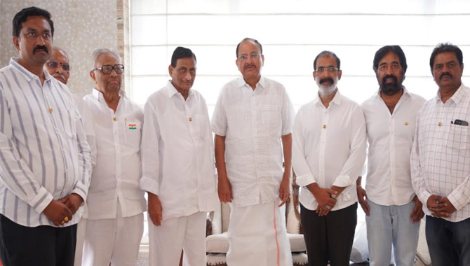 భారత మాజీ ఉపరాష్ట్రపతి శ్రీ ఎం. వెంకయ్య నాయుడు గారికి పద్మ విభూషణ్