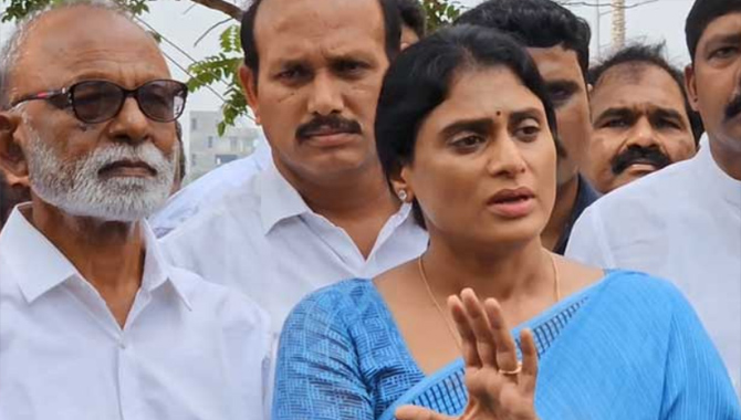 వైసీపీలోనే అసలు వైఎస్ఆర్ లేరు : షర్మిల