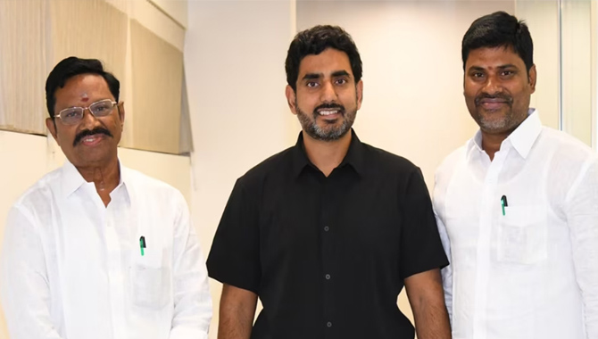 లోకేశ్ తో వైసీపీ ఎమ్మెల్యే భేటీ