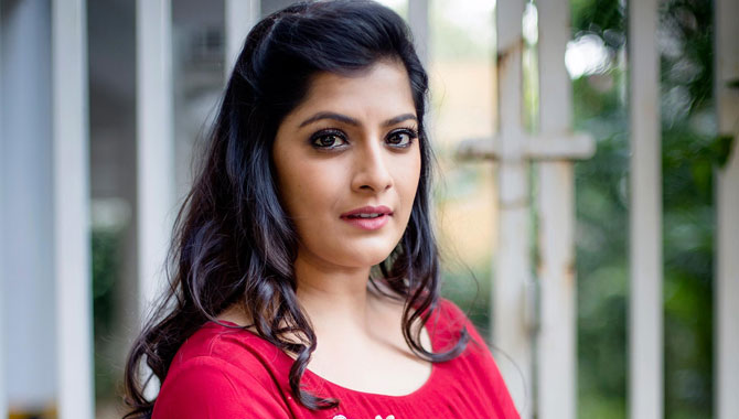 ఆ విష‌యంలో అసంతృప్తిగా ఉన్న వ‌ర‌ల‌క్ష్మి శ‌ర‌త్ కుమార్