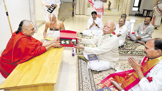 హిందూ ధర్మాన్ని భవిష్యత్ తరాలకు అందించాలి : మోహన్ భగవత్