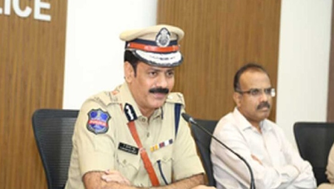 హైదరాబాద్ సీపీ సంచలన నిర్ణయం…అందర్నీ ఒకేసారి బదిలీ