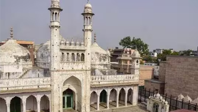 జ్ఞానవాపి కేసులో కీలక మలుపు.. పూజలకు కోర్టు అనుమతి