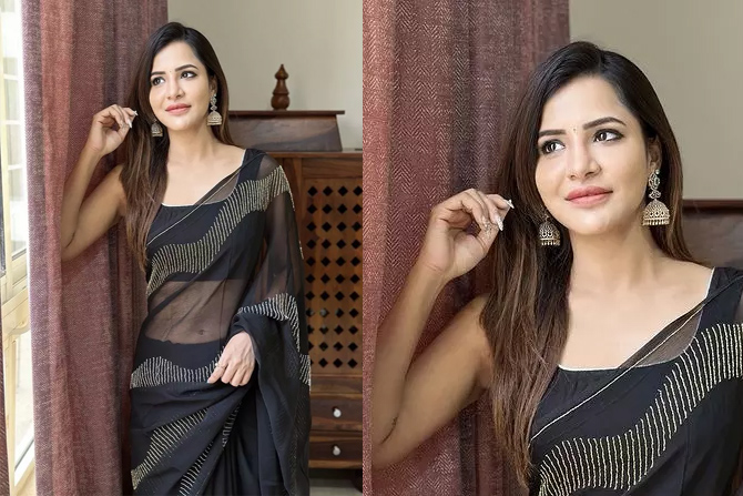 బ్లాక్ శారీలో మాయ చేస్తున్న అషు రెడ్డి