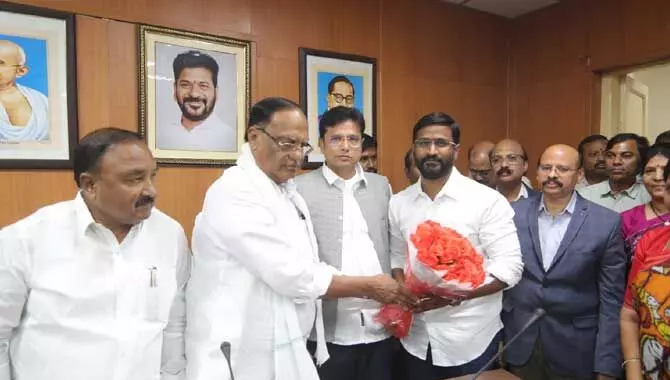 ఎమ్మెల్సీలుగా మహేశ్, వెంకట్ ప్రమాణ స్వీకారం