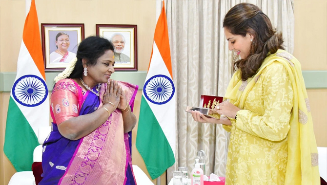 గవర్నర్ ను కలిసిన మెగాస్టార్ కోడలు ఉపాసన