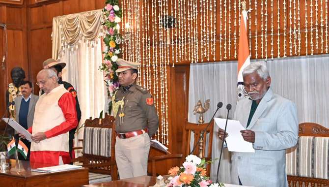 జార్ఖండ్‌ సీఎంగా చంపై సోరెన్‌ ప్రమాణం