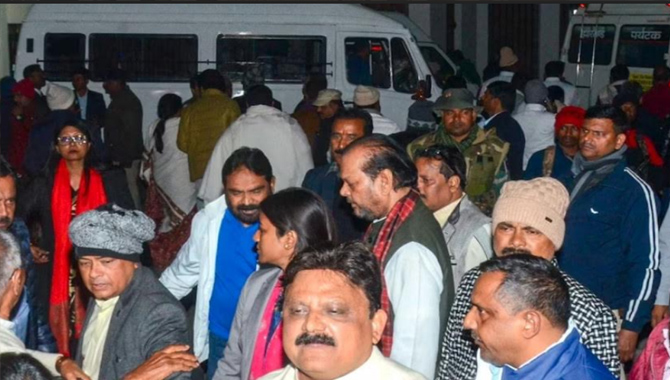 జార్ఖండ్ ‘క్యాంపు’ పాలిటిక్స్