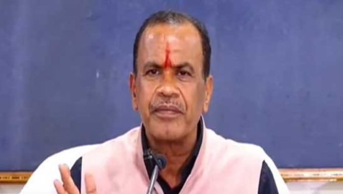 ఆయనకు ఎప్పుడూ ఎక్కడ దోచుకుందామా అనే ఆలోచనలే : మంత్రి కోమటిరెడ్డి