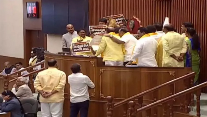 రెండవ రోజు రంజుగా సాగుతున్న ఏపీ అసెంబ్లీ సమావేశాలు..