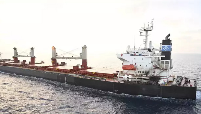 అమెరికా నుంచి భారత్ కు వచ్చే నౌకతోపాటు.. మరో దానిపై