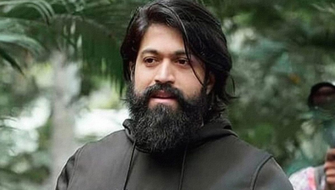 య‌ష్ మూవీలో బాలీవుడ్ స్టార్ హీరో?