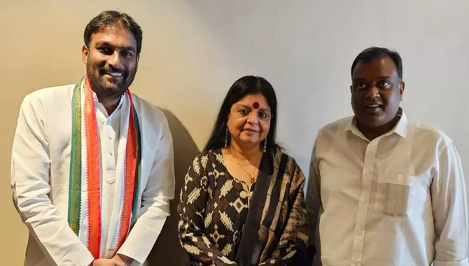 కాంగ్రెస్ లో చేరిన జీహెచ్ఎంసీ మాజీ డిప్యూటీ మేయర్