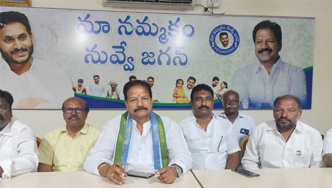 వైఎస్ కుమార్తె కాబట్టి  బాపట్ల దాటగలిగారు.. వేరే వాళ్లయితేనా?