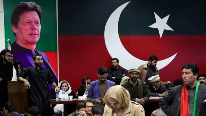 అతిపెద్ద పార్టీగా ఇమ్రాన్ నేతృత్వంలోని PTI