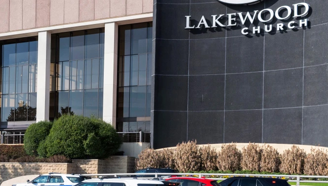 అమెరికాలోని చర్చిలో కలకలం అమెరికాలోని చర్చిలో కలకలం