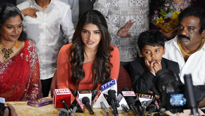 ‘గర్ల్ ఫ్రెండ్ మండి’ ను ప్రారంభించిన హీరోయిన్ శ్రీలీల!