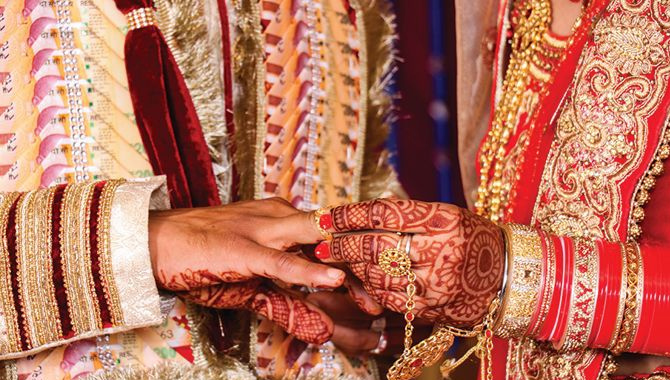 ఎన్ఆర్ఐ పెళ్లిళ్లకు కొత్త చట్టం! ఎన్ఆర్ఐ పెళ్లిళ్లకు కొత్త చట్టం!