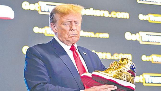 సొంత బ్రాండ్ షూస్ విడుదల చేసిన ట్రంప్ సొంత బ్రాండ్ షూస్ విడుదల చేసిన ట్రంప్