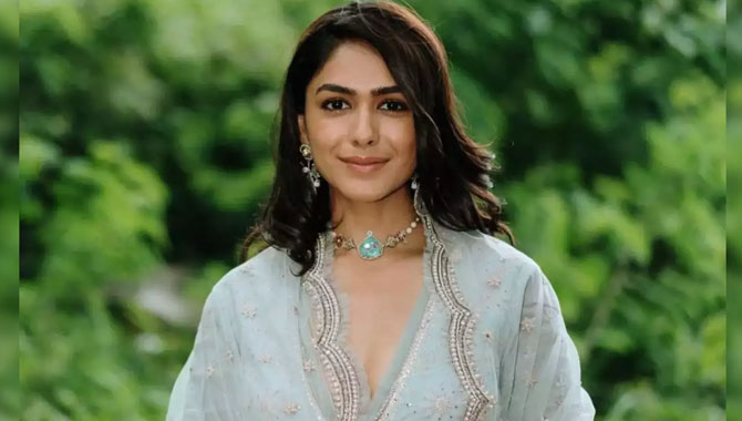 నా జీవితంపై వారి ప్ర‌భావం ఎక్కువ: మృణాల్