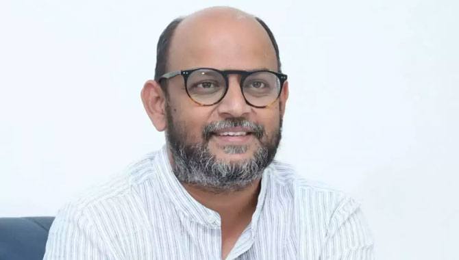 విఐ ఆనంద్ కు బంప‌రాఫ‌ర్