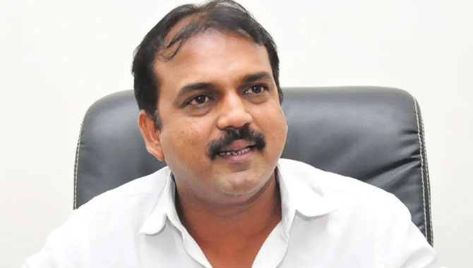 ఆ విష‌యంలో ఒత్తిడికి లోన‌వుతున్న కొర‌టాల‌