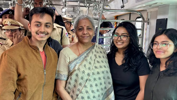 లోకల్ ట్రైన్ లో కేంద్ర మంత్రి నిర్మలమ్మ