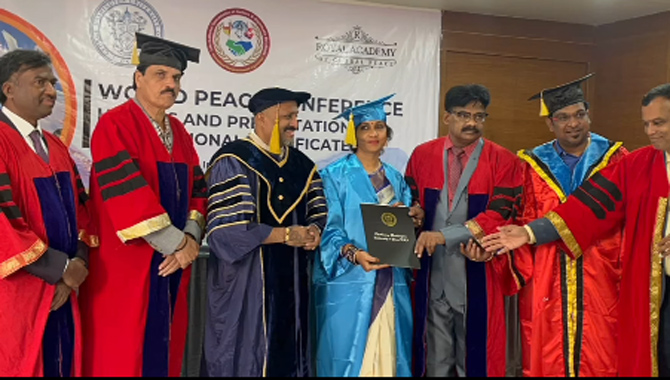 కూచిపూడి కళాకారిణి స్వర్ణలతకు వాషింగ్టన్ యూనివర్సిటీ నుంచి డాక్టరేట్