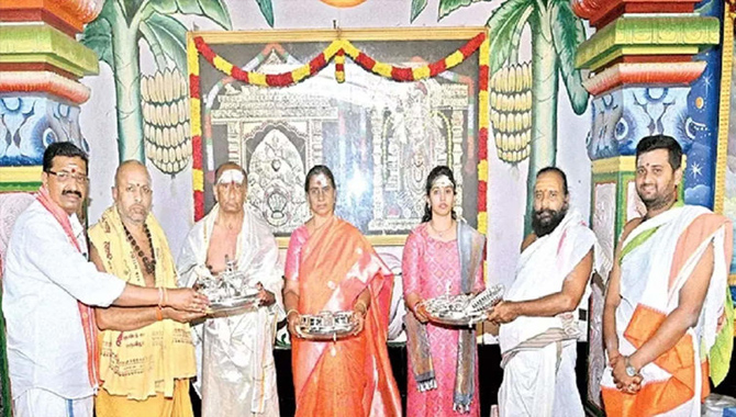 శ్రీశైలం మల్లన్నకు అమెరికా భక్తుడు … భూరి విరాళం శ్రీశైలం మల్లన్నకు అమెరికా భక్తుడు … భూరి విరాళం