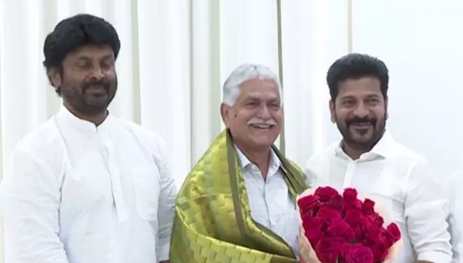 సీఎం రేవంత్ తో మీడియా అకాడమీ చైర్మన్ శ్రీనివాస్ రెడ్డి భేటీ